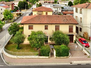 Casa Indipendente in Vendita a Brendola, 340'000€, 363 m²