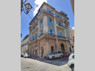 Quadrilocale in Affitto a Brindisi, 780€, 143 m²