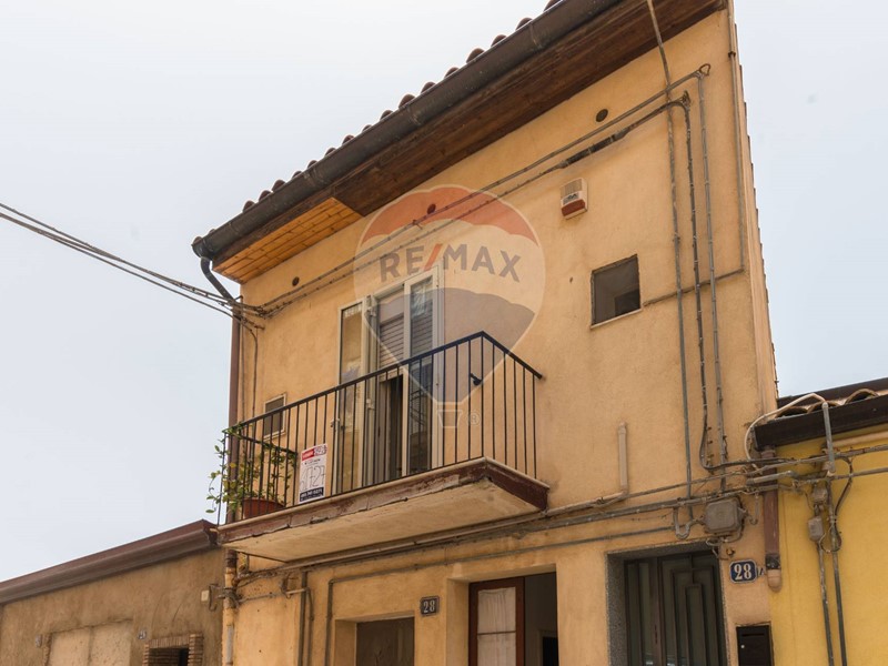 Casa Indipendente in Vendita a Caltagirone, 69'000€, 200 m²