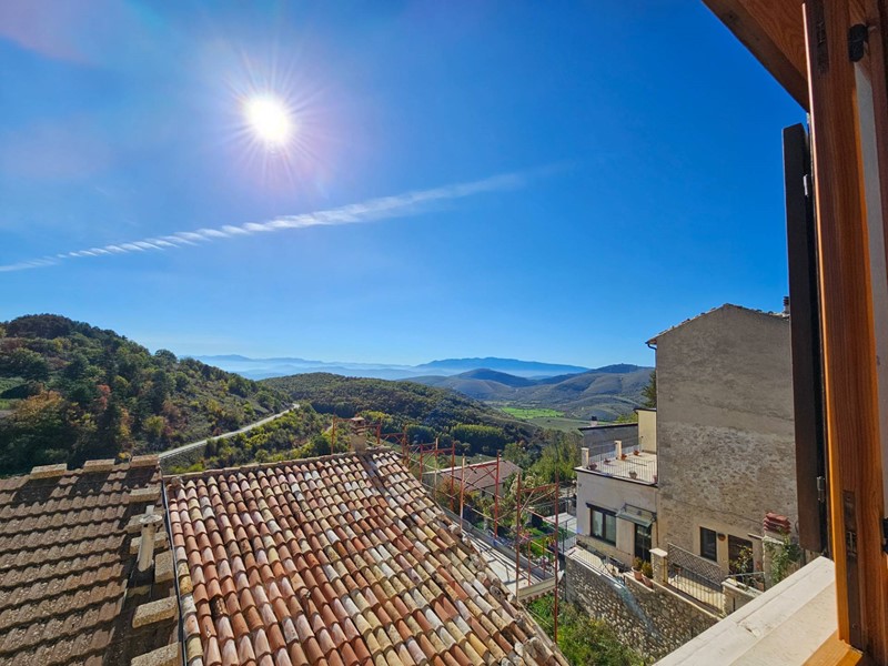 Casa Indipendente in Vendita a Castel del Monte, 78'000&euro;, 180 m²