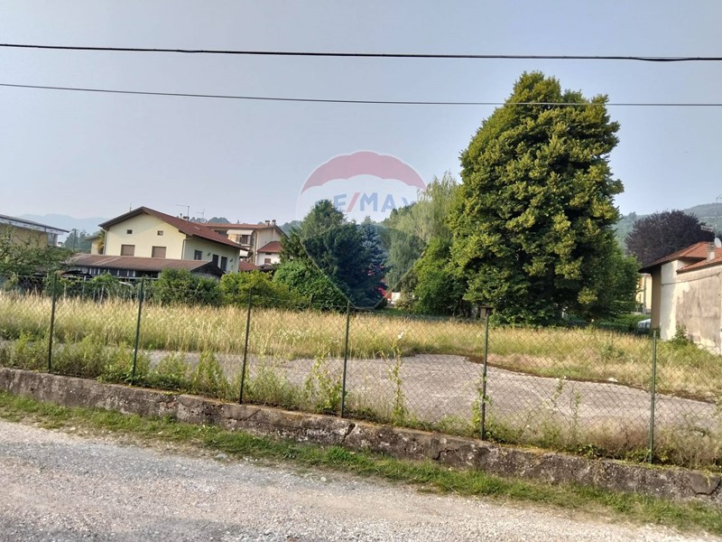 Terreno edificabile in Vendita a Cocquio Trevisago, 90'000€, 1700 m²