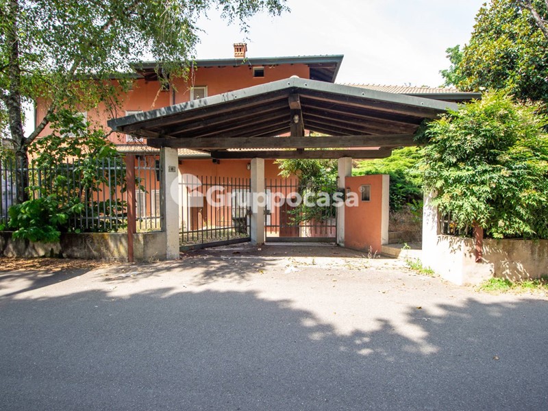 Villa in Vendita a Magenta, 370'000€, 439 m²