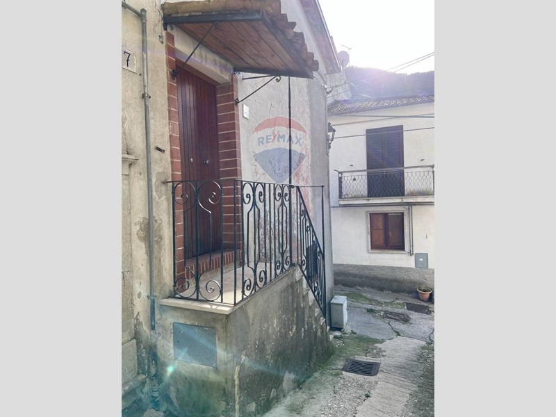 Casa Semi Indipendente in Vendita a Colli a Volturno, 24'000€, 51 m²