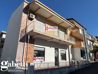 Negozio in Vendita a Patti, 160'000€, 108 m²