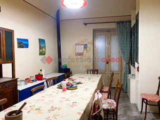 Casale in Vendita a Ragalna, 260'000&euro;, 448 m²