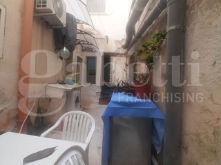 Casa Indipendente in Vendita a Siracusa, 93'000&euro;, 64 m², arredato