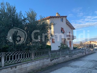 Casa Indipendente in Vendita a Bevagna, 289'000€, 550 m², arredato
