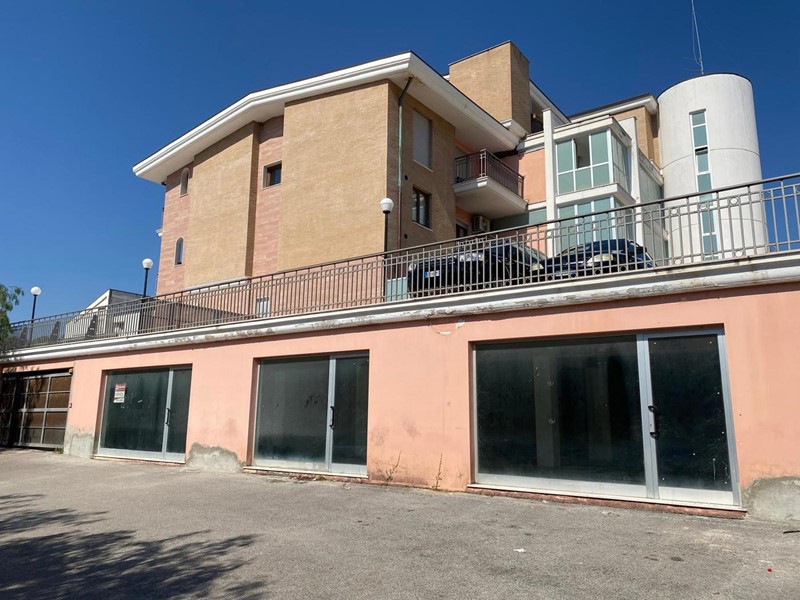 Magazzino in Vendita a Vasto, 89'000&euro;, 221 m²