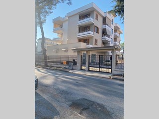 Appartamento in Affitto a Aversa, 2'500€, 310 m²