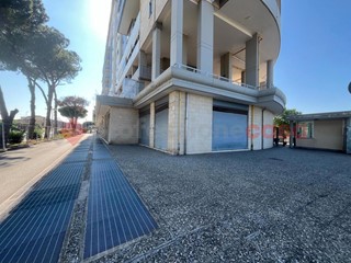 Attività commerciale in Vendita a Bari, 1'800€, 234 m²