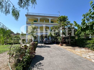 Quadrilocale in Vendita a Castel Volturno, 80'000€, 120 m², arredato