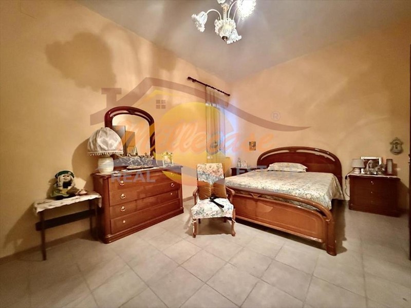 Bilocale in Vendita a Siracusa, zona Tisia - Tica - Zecchino, 70'000&euro;, 80 m²