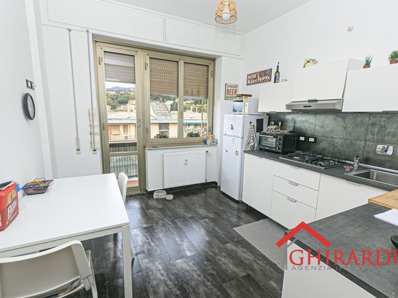 Appartamento in Affitto a Genova, zona Sestri Ponente, 800€, 130 m²