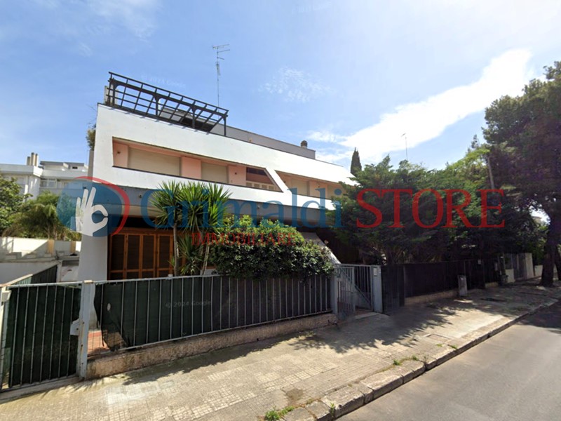 Appartamento in Vendita a Lecce, 400'000€, 300 m², con Box