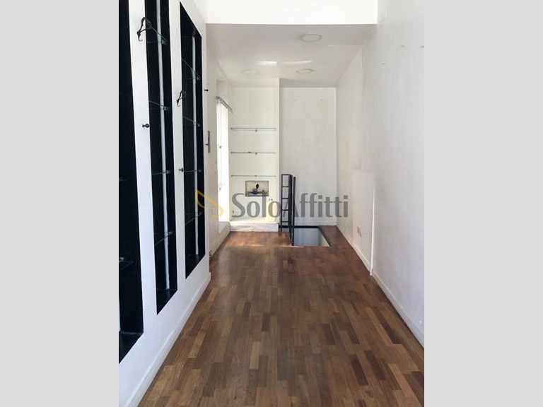 Capannone in Affitto a Barletta, zona Centro, 390€, 12 m²