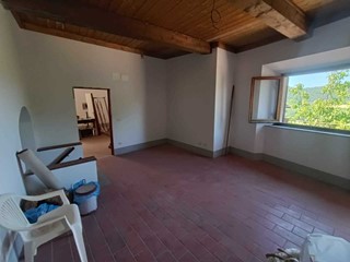 Rustico in Vendita a Rufina, zona Rufina, 130'000€, 180 m²