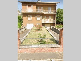 Villa bifamiliare in Vendita a Arezzo, zona Ceciliano , 440'000€, 260 m²