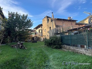 Casale in Vendita a Ponte Lambro, 60'000€, 187 m²