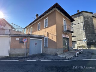 Casa Indipendente in Vendita a Valbrona, 113'000€, 187 m²