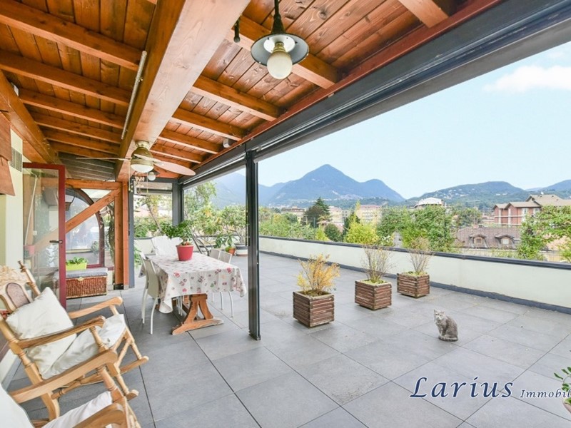 Attico in Vendita a Erba, 450'000&euro;, 176 m²