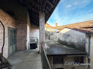 Casa Indipendente in Vendita a Valbrona, 36'000€, 155 m²