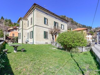 Villa in Vendita a Magreglio, 290'000€, 603 m²