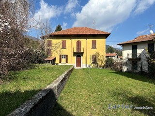 Villa in Vendita a Caglio, 195'000€, 370 m²