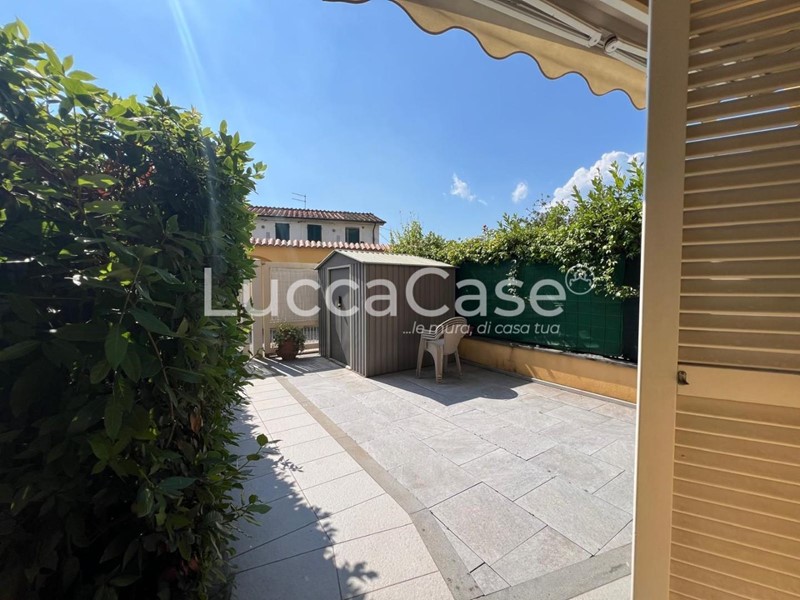Villetta a schiera in Vendita a Lucca, zona San Concordio Contrada, 360'000&euro;, 110 m², arredato