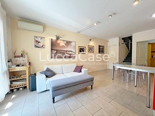 Villetta a schiera in Vendita a Lucca, zona San Concordio Contrada, 360'000&euro;, 110 m², arredato