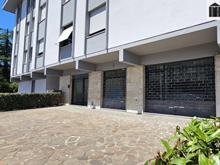 Immobile commerciale in Affitto a Santa Croce sull'Arno, 650€, 80 m²