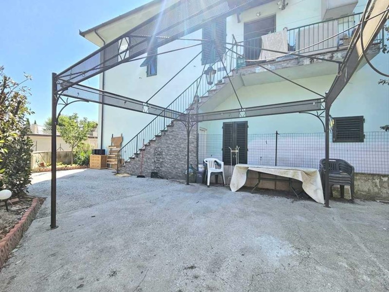 Casa Semi Indipendente in Vendita a Buggiano, zona Borgo a Buggiano, 189'000€, 125 m²