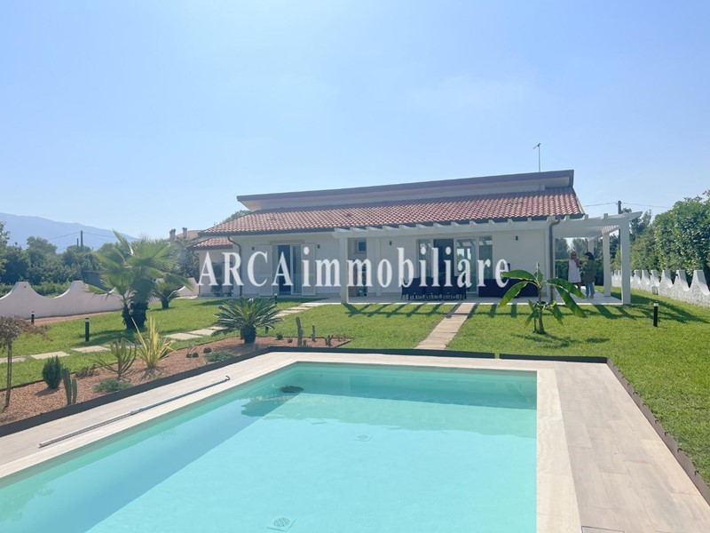 Villa in Vendita a Pietrasanta, 1'650'000€, 115 m², con Box