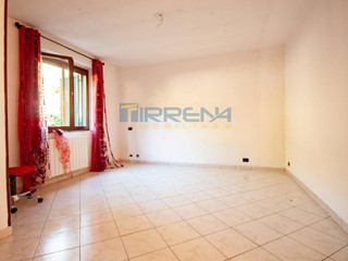Villetta a schiera in Vendita a Collesalvetti, zona Nugola Vecchia, 190'000&euro;, 125 m², arredato, con Box