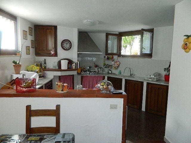 Villa bifamiliare in Vendita a Carrara, zona Avenza, 320'000€, 150 m², arredato