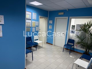 Ufficio in Vendita a Capannori, zona Guamo, 195'000€, 120 m²