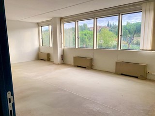 Ufficio in Affitto a Poggibonsi, 1'000€, 125 m²