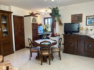 Trilocale in Vendita a Cecina, 240'000€, 55 m², con Box