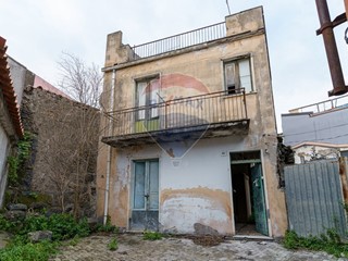 Casa Indipendente in Vendita a Acireale, 34'000€, 160 m²