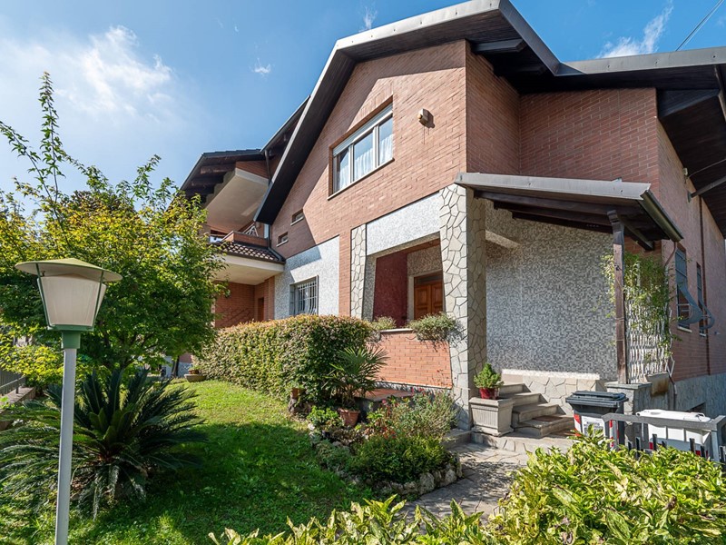 Villa in Vendita a Alpignano, 425'000€, 410 m²