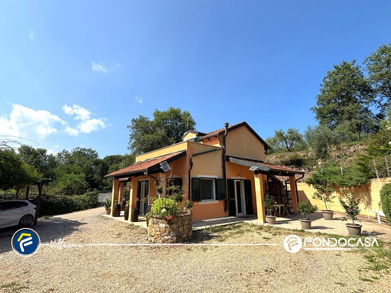 Villa in Vendita a Villanova d'Albenga, 335'000€, 293 m²