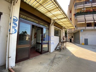 Magazzino in Affitto a Trezzo sull'Adda, 500€, 65 m²