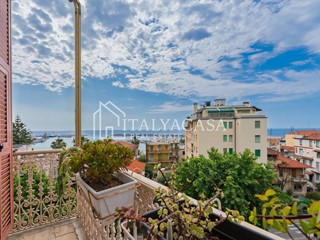 Appartamento in Vendita a Sanremo, 630'000€, 160 m²