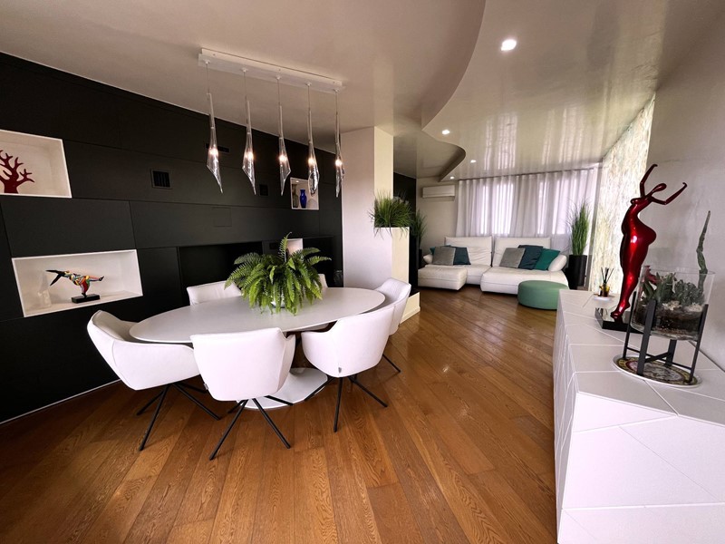 Attico in Vendita a Pordenone, 800'000€, 254 m²