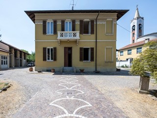 Villa in Vendita a Buscate, 250'000€, 231 m²