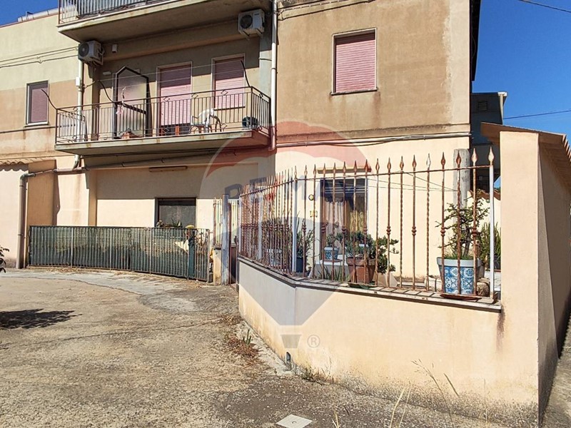 Casa Semi Indipendente in Vendita a Caltagirone, 54'000€, 111 m²