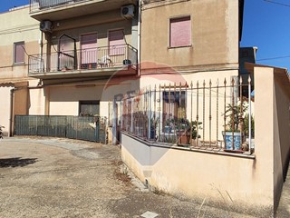 Casa Semi Indipendente in Vendita a Caltagirone, 54'000€, 111 m²