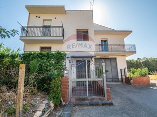 Casa Indipendente in Vendita a Caltagirone, 179'000€, 153 m²