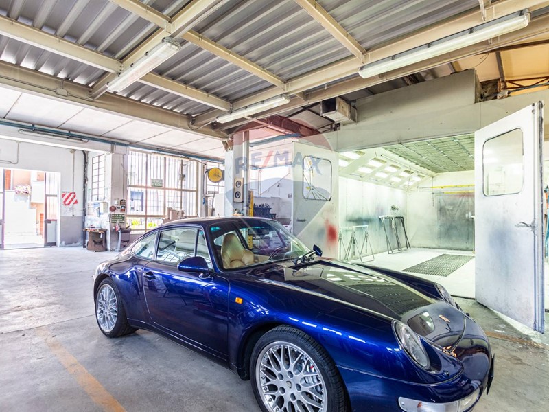 Capannone in Vendita a Carpiano, 145'000€, 290 m²
