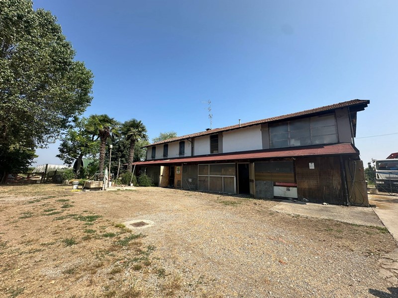 Rustico in Vendita a Castelfranco Emilia, 319'000€, 379 m²