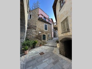 Rustico in Vendita a Castelvecchio di Rocca Barbena, 198'000€, 210 m²